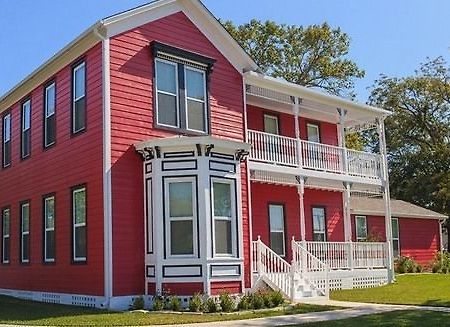 Red Velvet Inn Navasota 외부 사진
