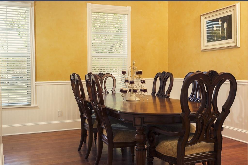 Red Velvet Inn Navasota 외부 사진